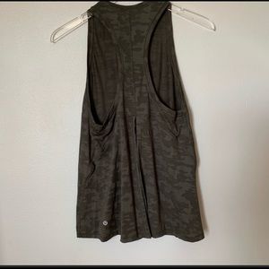 Lululemon miles a head tank -size 4 green camo